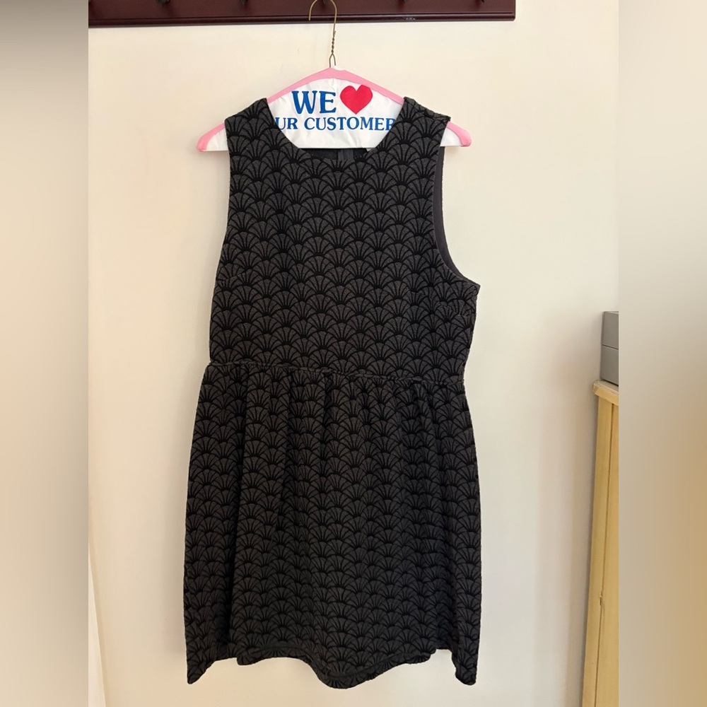 Ann Taylor Black Geometric Midi Dress